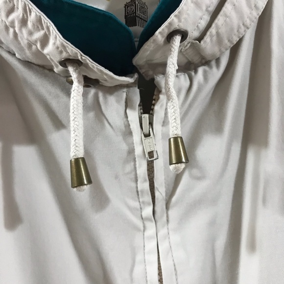 Men’s jacket. Clipper mist of London town brand.Cream colored with teal accents. - Picture 2 of 7